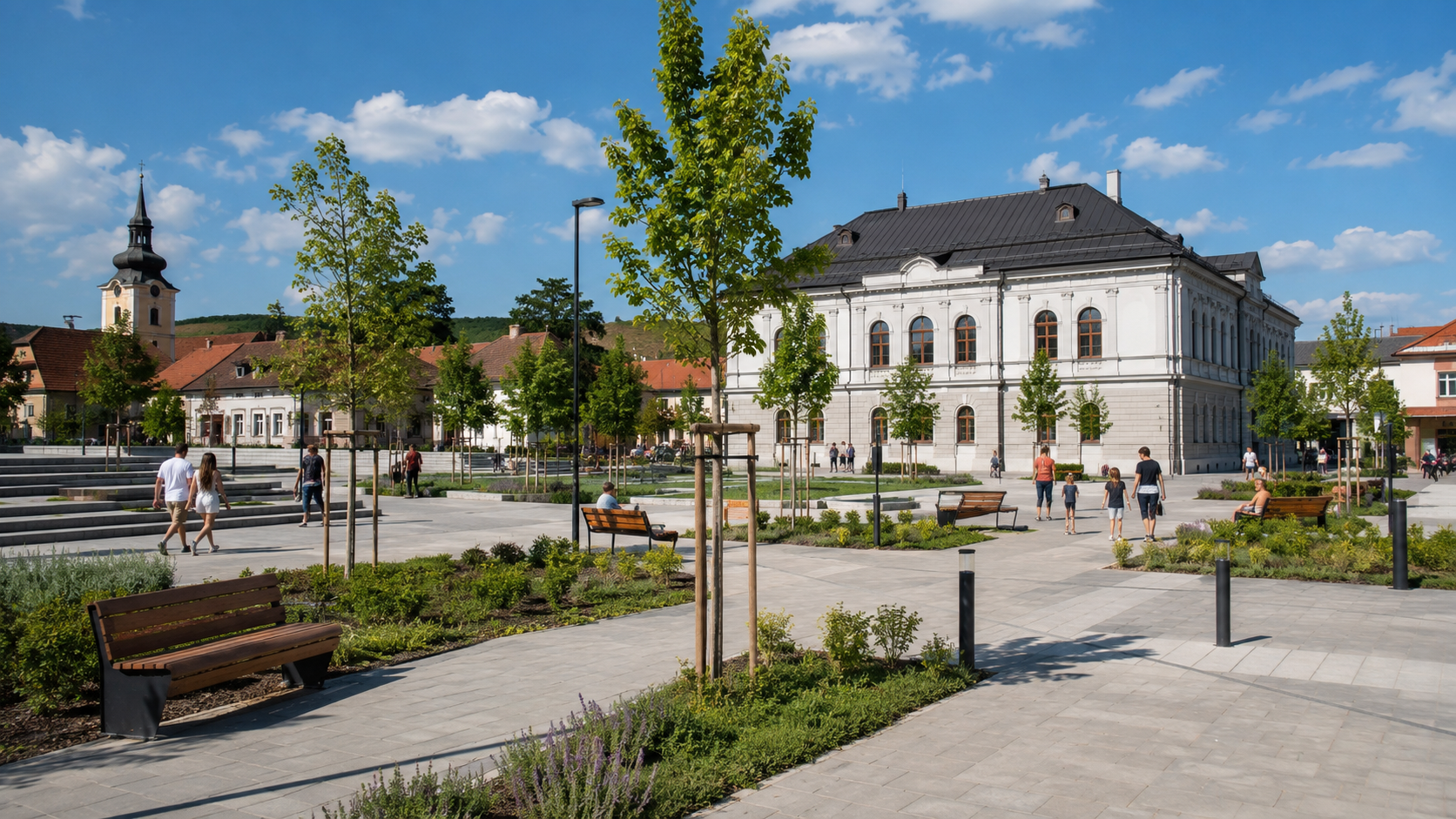 Obnovené námestie slovenského mesta so zeleňou a zrekonštruovanou historickou budovou
